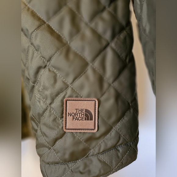 Men's North Face Reversible Jacket - Picture 3 of 8